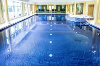 Danesfield House Hotel and Spa - parking