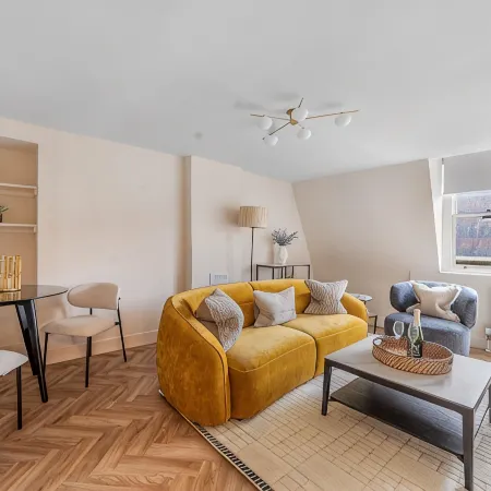 City-Centre Stay with King Bed Comfort - VAT Q