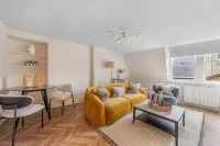 City-Centre Stay with King Bed Comfort - VAT Q - 2-Star