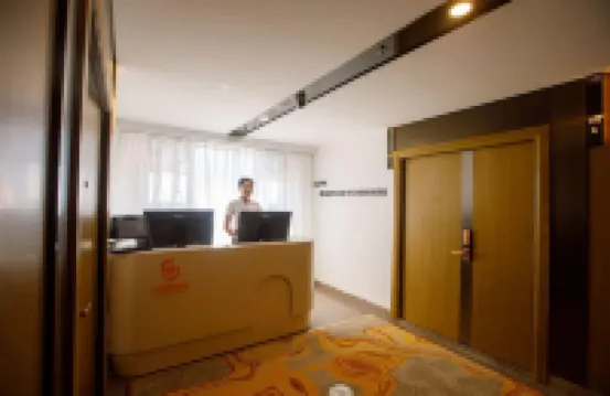 Lecheng Coconut Wind Hotel (Longhu Haikou Tianjie Chengxi Station)