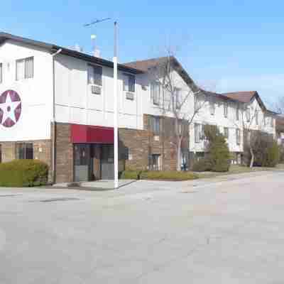 Econo Lodge Inn & Suites Hotel Exterior