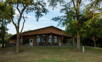 Lewis & Clark Resort