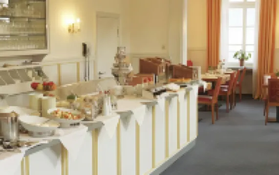 โรงแรมทรีร์เรอร์ โฮฟ