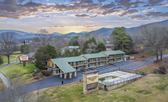 Tremont Lodge & Resort