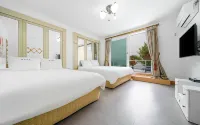 Geoje Island Jangmok Hawaii Pension (Caravan)