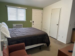 6 Plex Rental