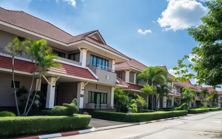 Pimann Inn Hotel Отели рядом с достопримечательностью «The Navel City Pillar of Chiang Rai»