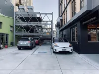 Q21 Hotel - parking