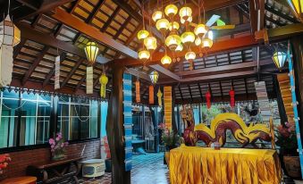 Chiangmai Lanna &  Modern Loft Hotel