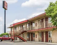 Econo Lodge Columbus Hotel dekat Dublin Road Mini Storage