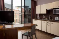 Roomzzz Leeds City - Balkoner