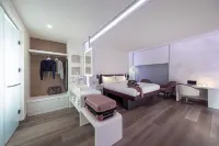 Yotelair Istanbul Airport (Airside) Hotel dekat The Tomb of Suleiman the Magnificent