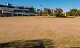 Deniliquin Country Club Motor Inn