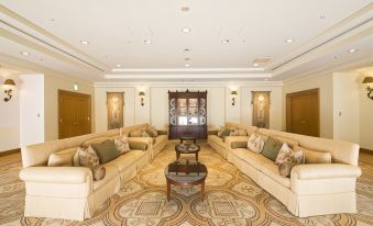 1. HOTEL GR..