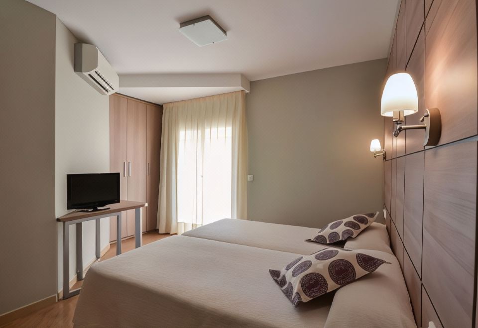 El Camí Hotel - Housity