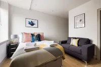 The Kingston Upon Thames Apartme Hotels near Kingston Business School