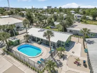 171 Washington ~ Dune Our Thing ~ Unit C ~ Fabulous Pool Home! 2 Bedroom Home by RedAwning Hotels near Palmettos Apparel