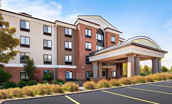 Holiday Inn Express & Suites Cleveland-Richfield