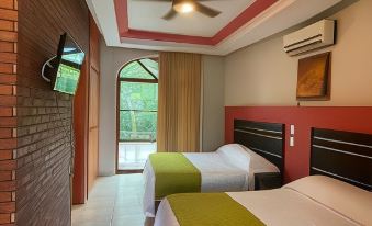 Hotel y Suites Los Encantos