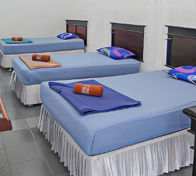 Hotel Rajawali Mitra RedDoorz Hotels in Lemahwungkuk