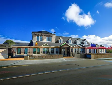 Bellbridge House Hotel Отели рядом с достопримечательностью «Дулин Кейв»