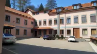 Inter Hostel Liberec - Pysäköinti