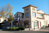 Bella Capri Inn and Suites