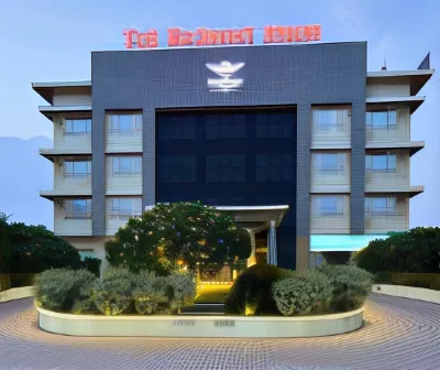 The Radiant Swan Hotel dekat KHODAL TEMPLE DAHEJ