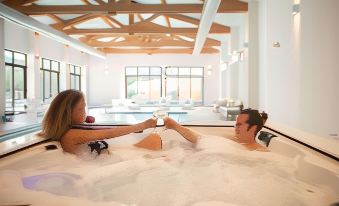 Domaine Ribiera, Hotel 5 Etoiles, SPA & Golf - Forcalquier - Housity