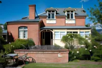 Lowena Cafe and Accommodation فنادق في هوبارت