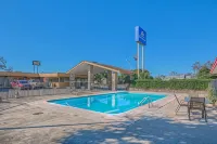 Americas Best Value Inn Uvalde - Pools