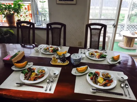 Pension and Gallery Natsuminosato Отели рядом с достопримечательностью «Seven Stars Tree»