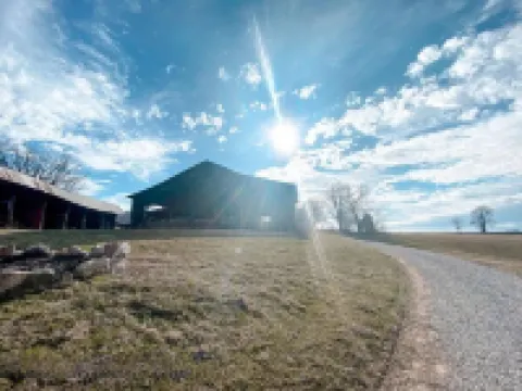 Peaceful Farm Retreat • 31 Acres • Pond • Fire Pit