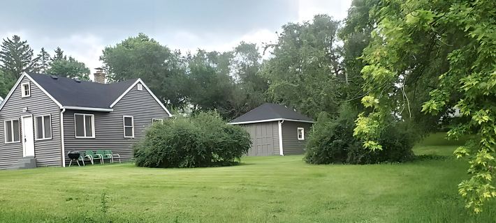 Pet Friendly 50) 2b/1b Cottage with Large Yard Just Off the Lake! Hoteles en Condado de McHenry