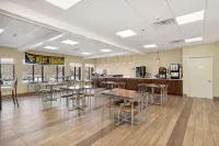 Quality Inn & Suites Morgantown - University Area - breakfast