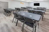 Days Inn & Suites by Wyndham Huntsville