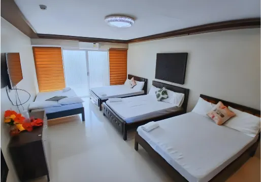 Three M's Hotel and Restaurant