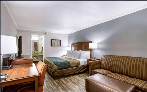 Travelodge by Wyndham Canton/Livonia Area, MI Hotels in Canton