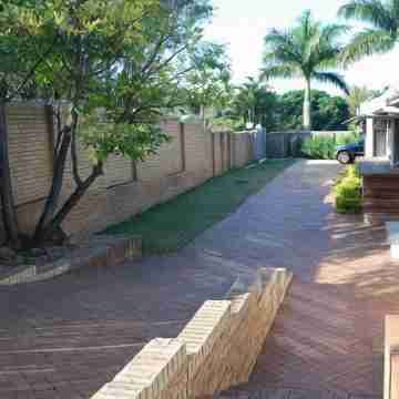 De Charmoy Riverside Hotel Exterior