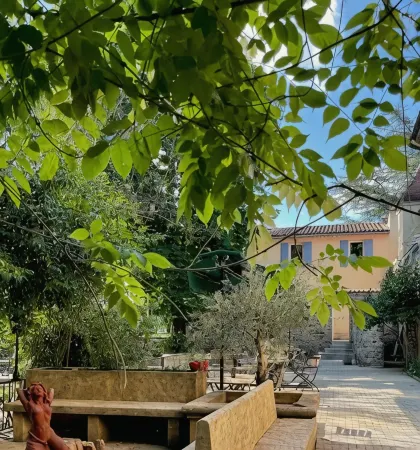 Logis Hotel Restaurant le Domaine de la Régalière Отели в г. Торнак