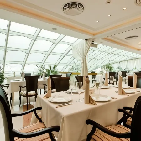 Earth & People Hotel & Spa - Free Parking