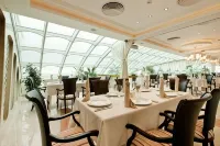 Earth & People Hotel & Spa - Free Parking Hotels in Kladnitsa