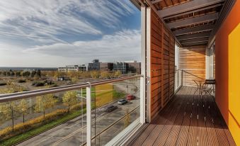 Shortstaymk Vizion Apartments, with Free Superfast wi-fi, Parking, Sky Sports and Movies