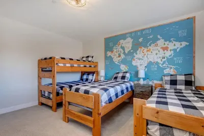 New! Huge Family Retreat near Deer Valley Ski Gondola w/Hot Tub and Lake Views