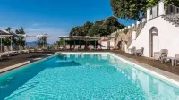 Tenuta Guinigi Antico Borgo di Matraia - Exclusive Holidays Apartments & Pool - Pools