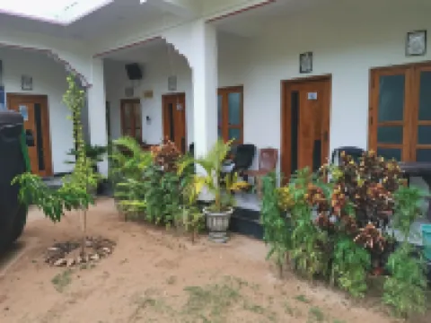 Beach Life Uppuveli Hotels near Dutch Bay