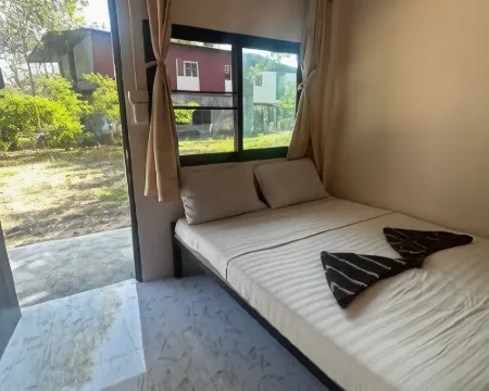 ชมจันทร์ โฮสเทล โรงแรมในเกาะพยาม