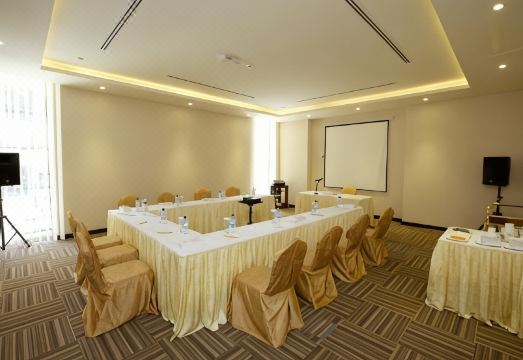 [네할 호텔 주변 야경]