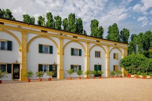 Agriturismo Il Leone Della Torre Hotels in Concamarise
