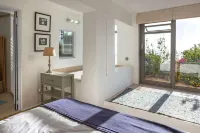 Watercolours Studios Hotel dekat Pantai Long